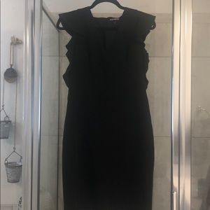 Flutter sleeve dress